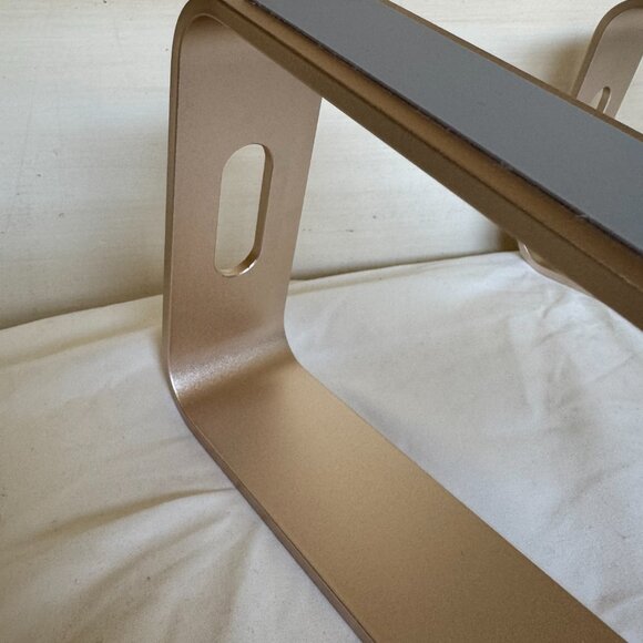 EUC Soundance Laptop Stand, Aluminum, Compatible with 10 to 15.6 in Laptop, Gold - Picture 13 of 16